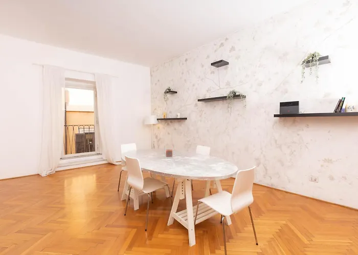 Fontana Di Trevi Modern Apartment