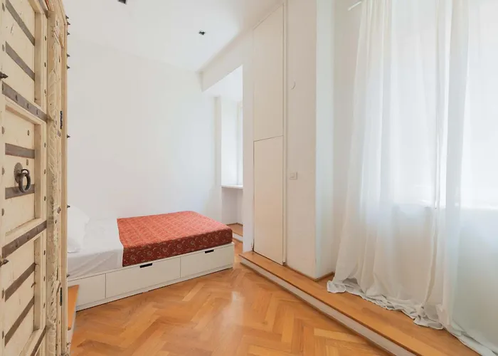 Fontana Di Trevi Modern Apartment