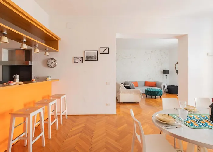Fontana Di Trevi Modern Apartment