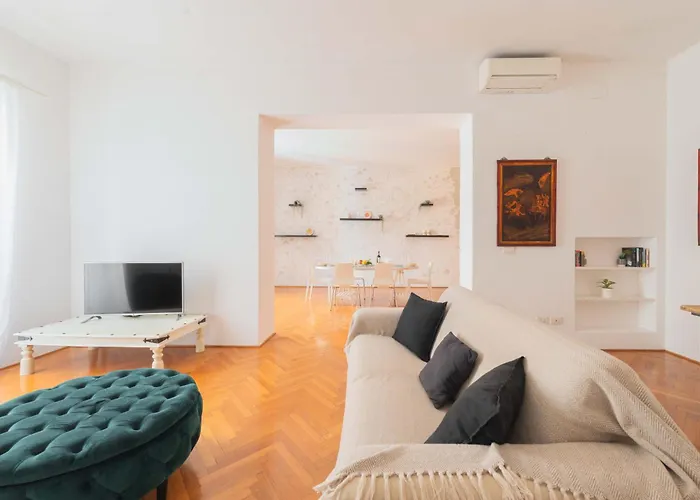 Fontana Di Trevi Modern Apartment
